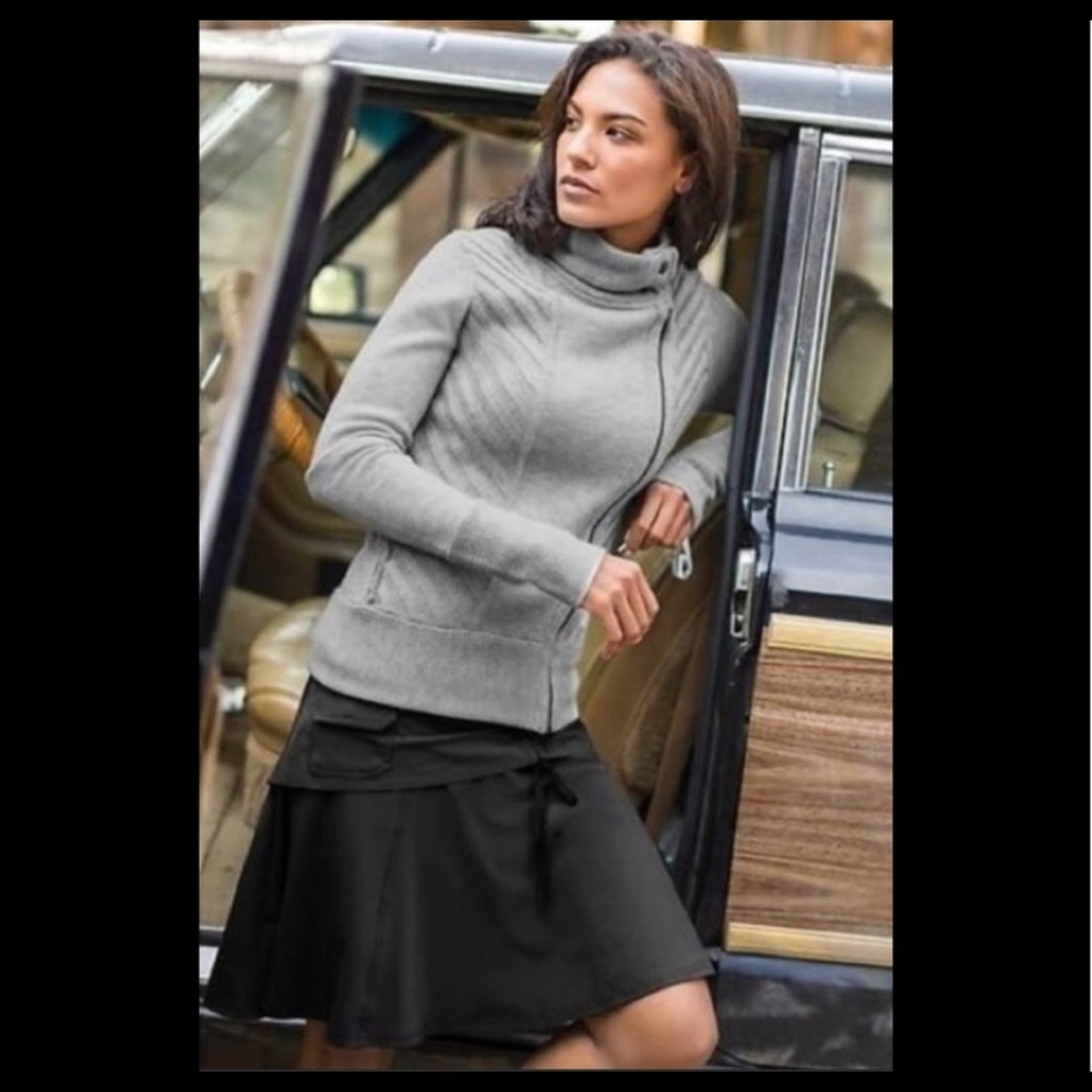 Athleta women’s Aline skirt.